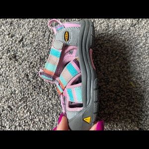 NWOT Keen hiking shoes